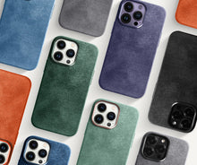 Carica l&#39;immagine nel visualizzatore di Gallery, Luxury Alcantara Phone Case with MagSafe ( Black )
