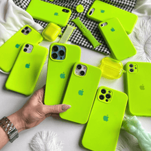 Carregar imagem no visualizador da galeria, iPhone Silicone Case ( Fluorescent Green )
