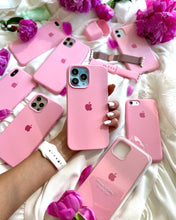 Carregar imagem no visualizador da galeria, iPhone Silicone Case (Candy Pink)
