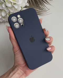 iPhone Siliconen Hoesje met Camerabescherming (MIDDERNACHT BLAUW)
