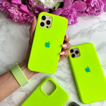 Carregar imagem no visualizador da galeria, iPhone Silicone Case ( Fluorescent Green )
